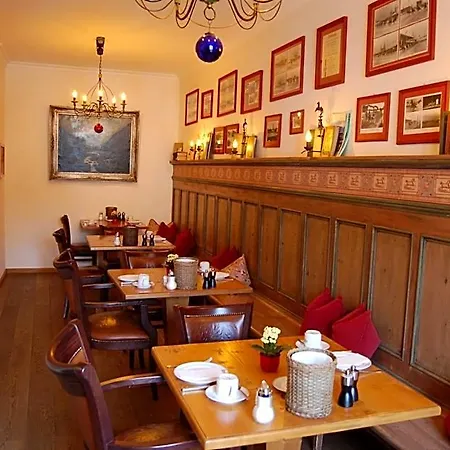 Hotel Alte Post 2*